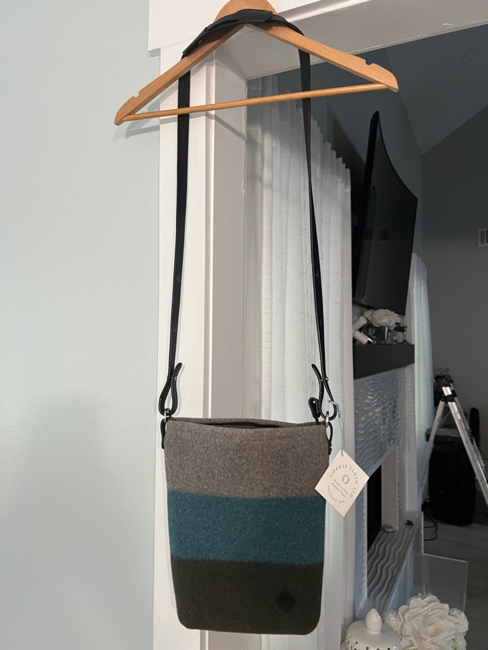 Coarse Cloth LTD Scout Wool Felt Colorblock Crossbody Bag - Gray, Teal & Olive - Picture 15 of 16